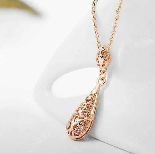 Arabesque Filigree Puff Teardrop Gold Necklace